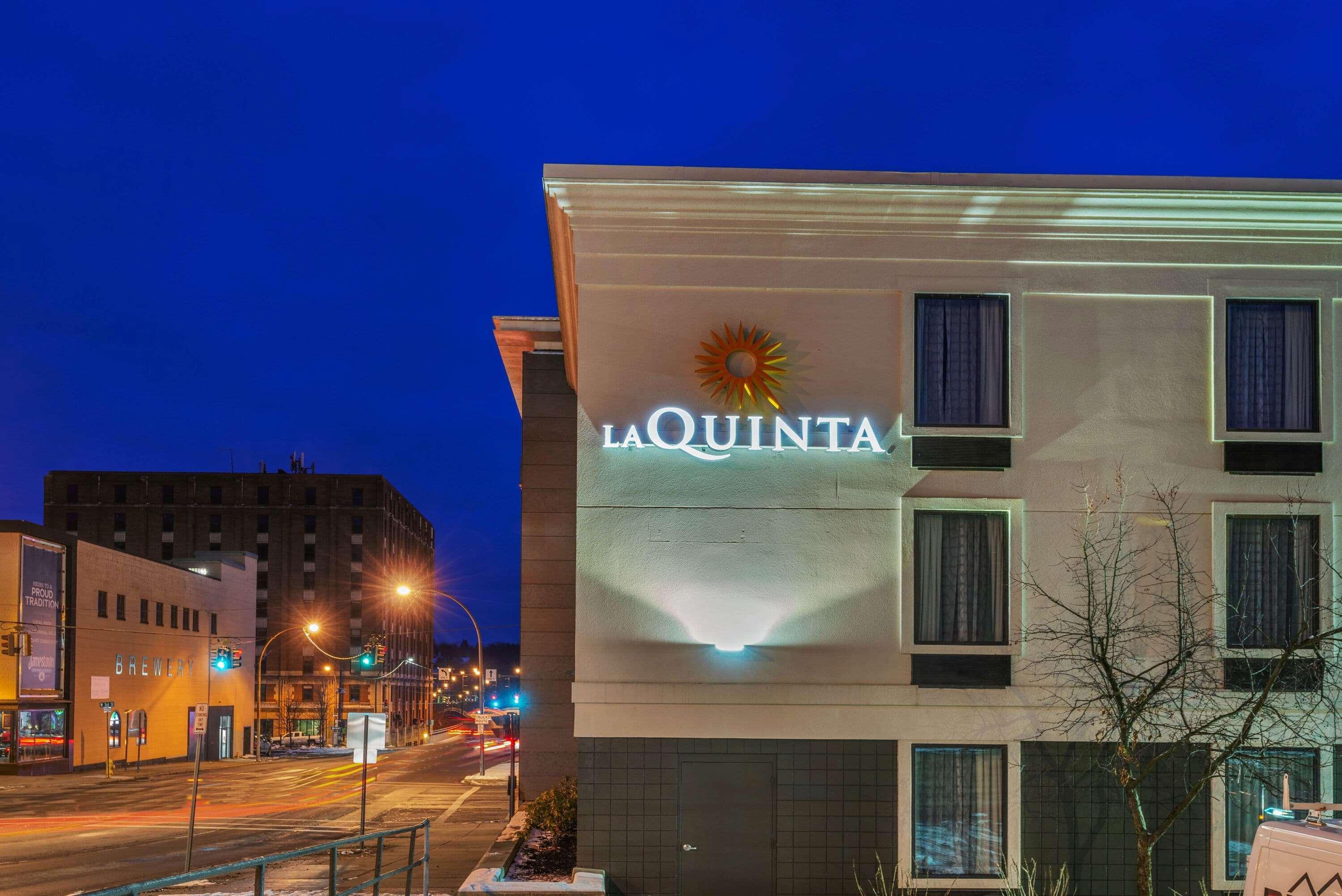 La Quinta By Wyndham Джеймстаун Екстериор снимка